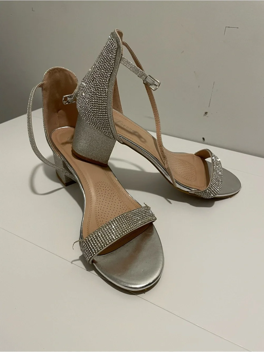 Forever Brand Women's size 10 Silver Low Heel Sandals Rhinestone Sparkle Glitter